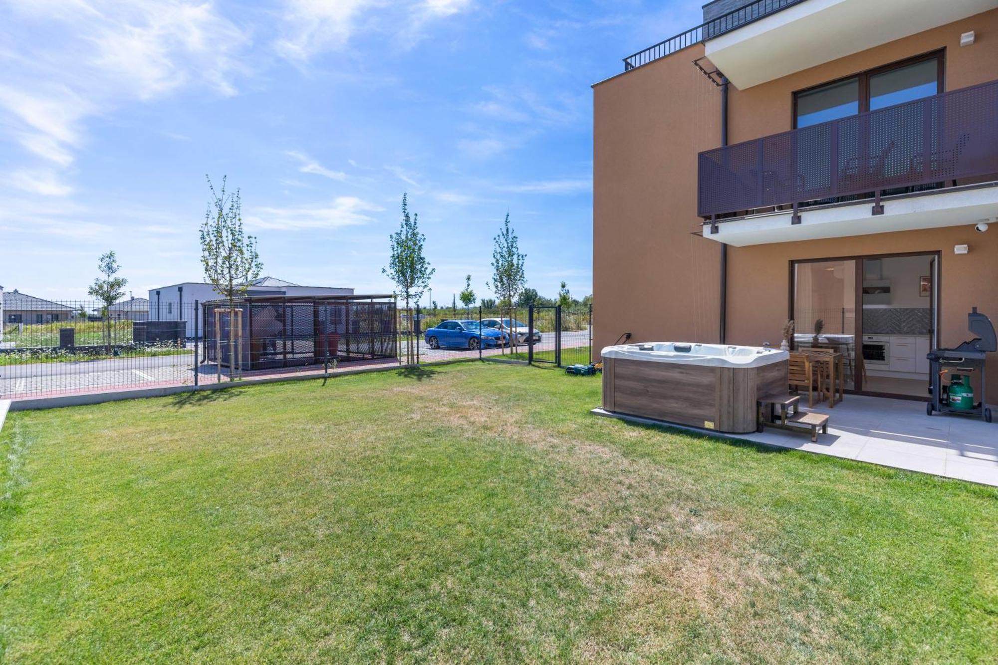 Boho Apt W Jacuzzi, Grill & Garden 모드라 외부 사진