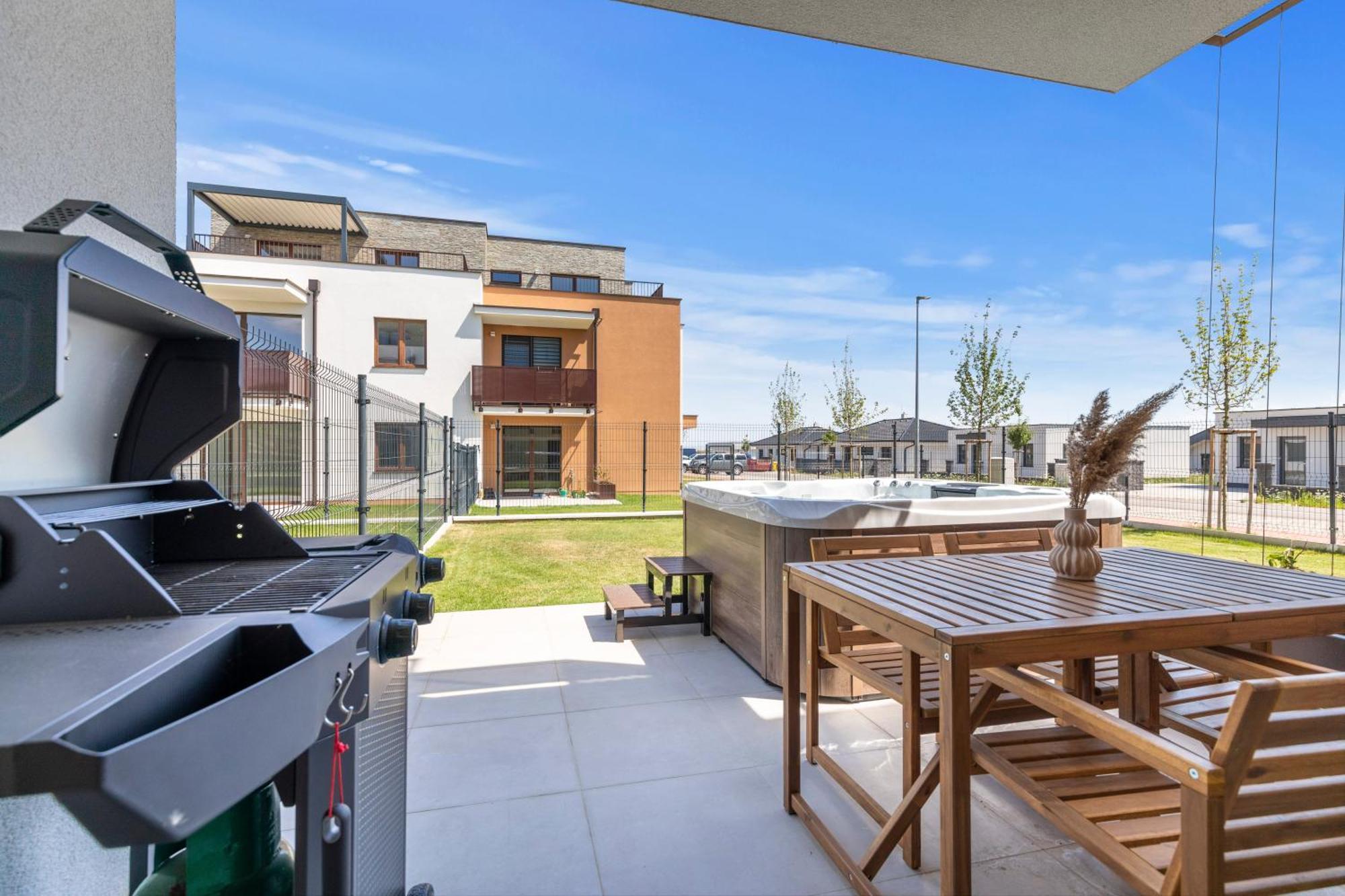 Boho Apt W Jacuzzi, Grill & Garden 모드라 외부 사진
